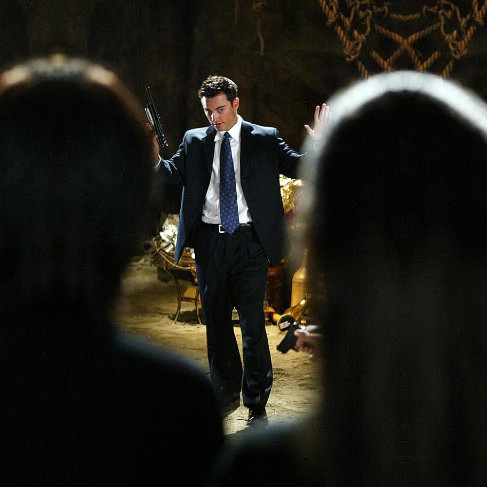 Charmed телехикаясындағы жалаңаш Пейдж Charmed телехикаясындағы жалаңаш Пейдж