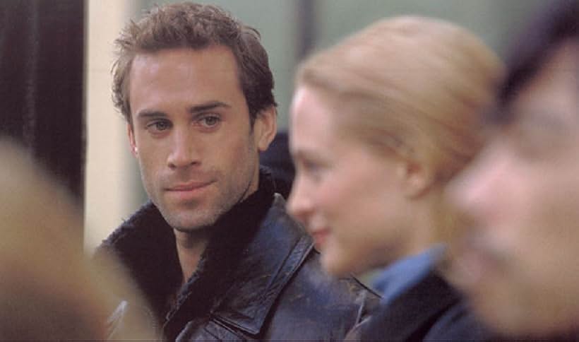 Joseph Fiennes and Heather Graham in Killing Me Softly (2002)