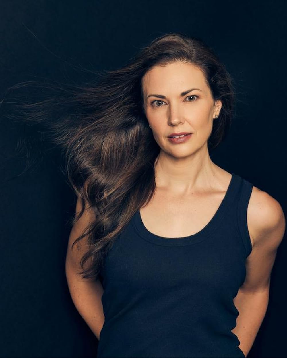 Jin ursin porno Pushti libosdagi qiz yalangoch