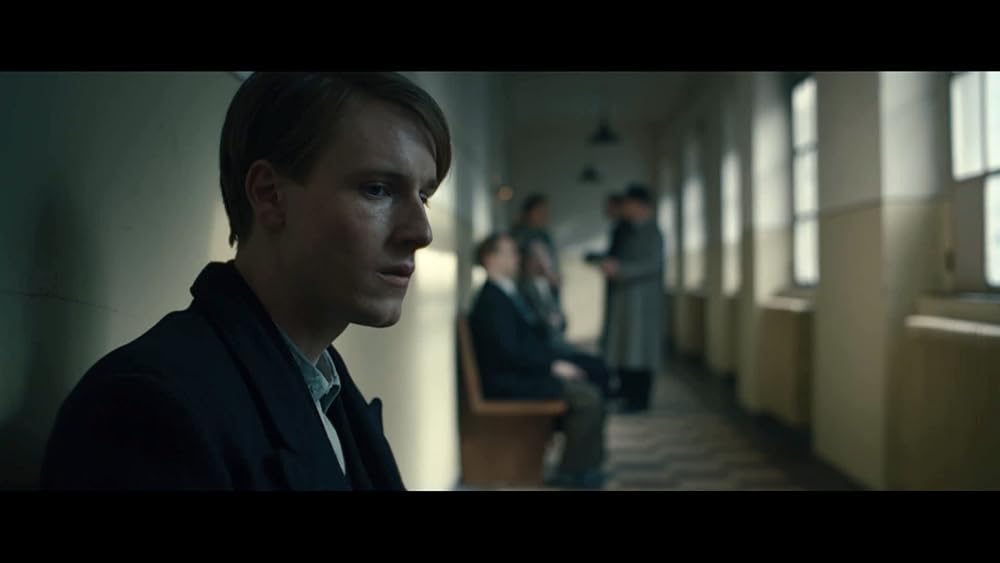 фальсификатор фильм 2022. фальсификатор фильм 2022. антон бардин фальсификатор. миллионер фальсификатор. эмир хаджихафизбегович.