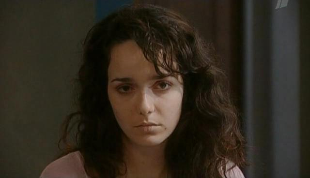 Qizning eshagiga turli xil narsalar qoyilgan. Yunon ayollari va ularning jinsi