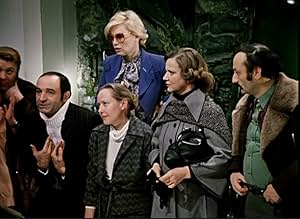 Sariq ayol hushini yoqotmaguncha toda bilan urishadi.