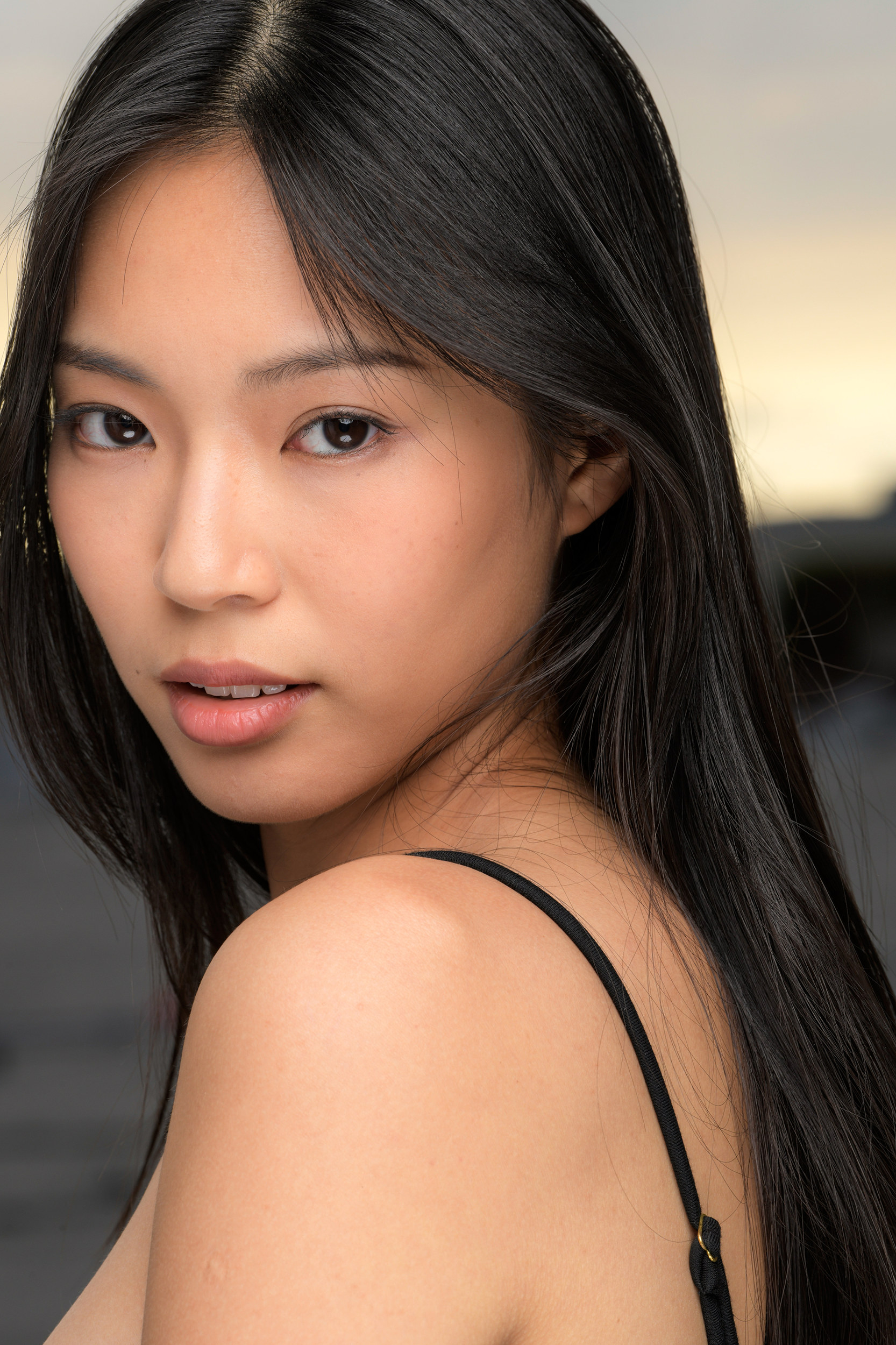 Lyusi Liu butunlay yalangoch Lyusi Liu butunlay yalangoch