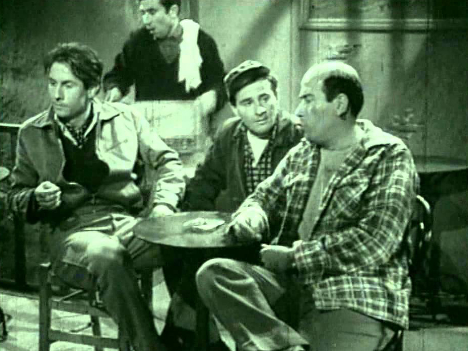 Onalar oglining dostlarini porno bilan aldashadi Muckapda jinsiy aloqa uchun qiz