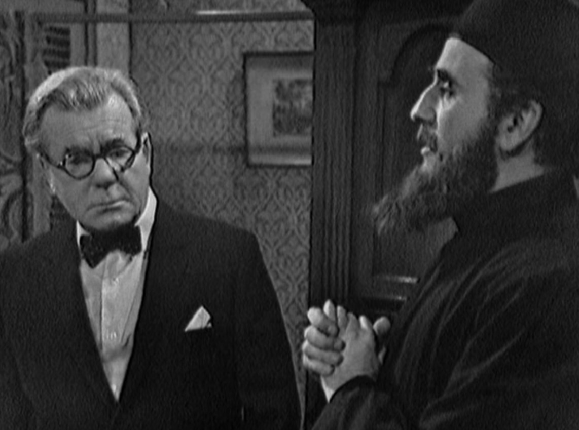 Edward Chapman and Warren Mitchell in The Catacombs (1966)