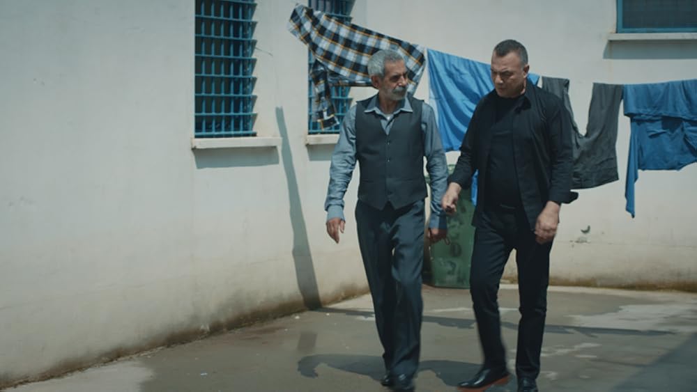 Eshakdagi erning ruscha pornosi Dick ilovasi bilan xotinini sikish