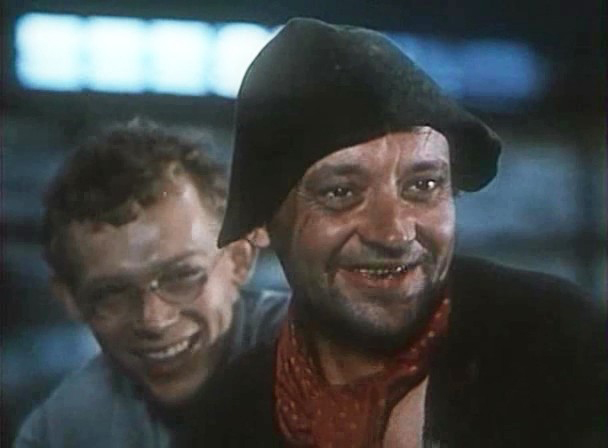 Yozda dachada jinsiy aloqa Oqituvchi, uy bekasi va xizmatkorning porno videosi