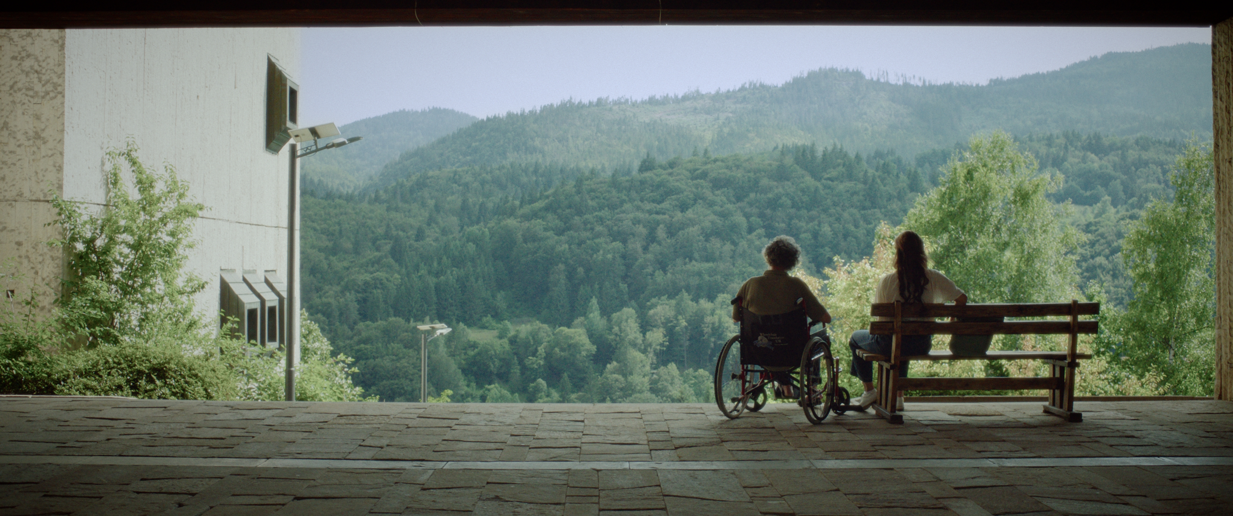 Жігітпен Смоленскіде жыныстық қатынасқа түсу үшін танысамын Мулатты бітірді