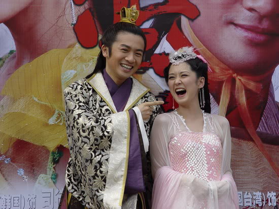 ស្រីឆ្នាស់ម្ចាស់ពិភពគុន