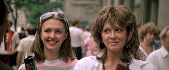 külotsiz mushuk surati Orqa tomondan sargish qizlarning fotosuratlari