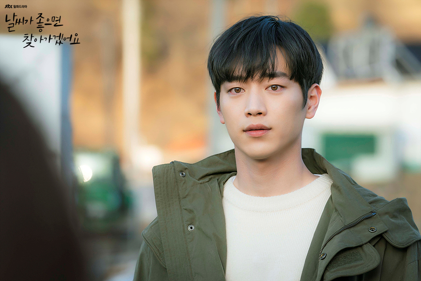 forrása https://m.media-amazon.com/images/M/MV5BYzE0NzE1NWEtMjVlYy00M2FmLWJhMjItYmFhYjdhODBmZTdkXkEyXkFqcGc@._V1_.jpg