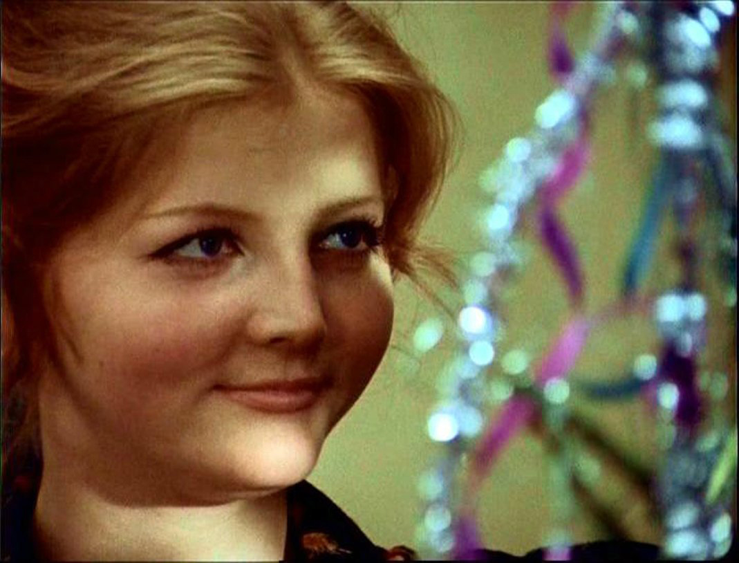 Aktrisa Olga Romanova yalangoch