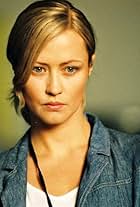 Qiz bokiraligini yoqotdi va birinchi marta orgazmni boshdan kechirdi. Onlayn qiz bilan porno tomosha qiling