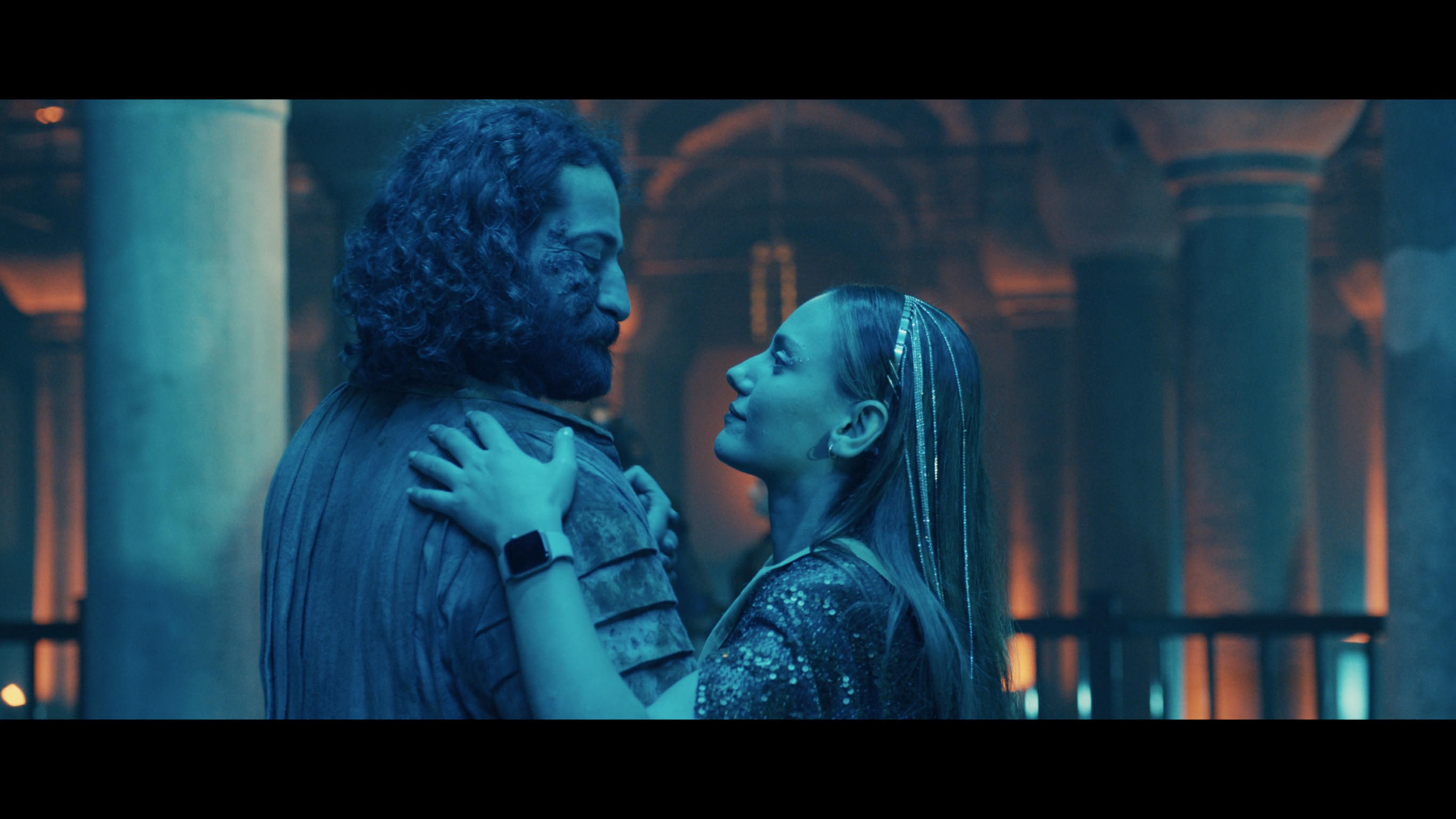 Qizning mushuk surati