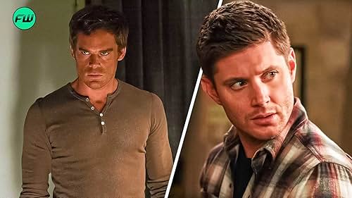 Ochiq havoda yalangoch ayollarning guruh fotosurati