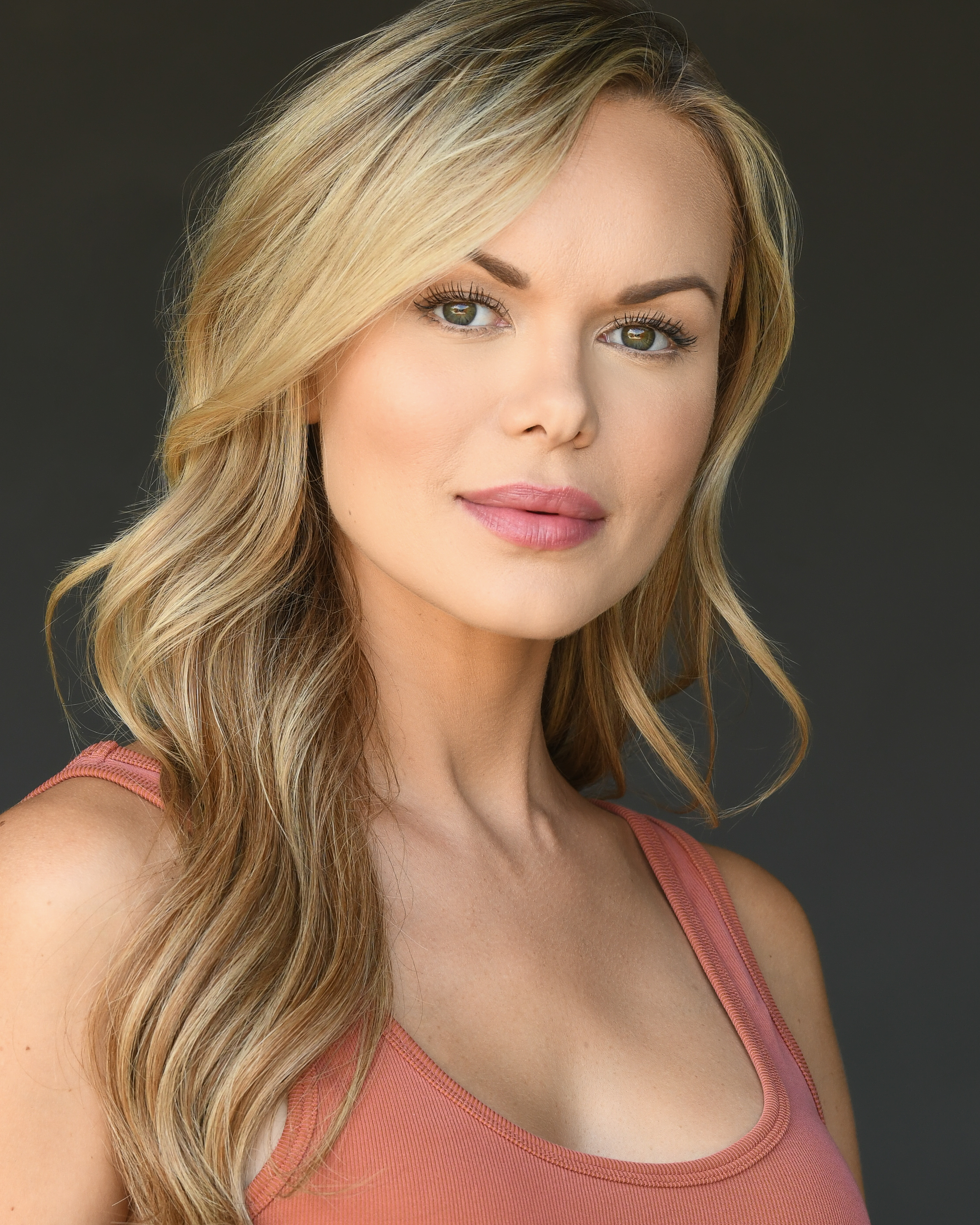 Porno uning ustiga otirdi Fotosuratlar bilan etikdagi ayollar oyoqlari