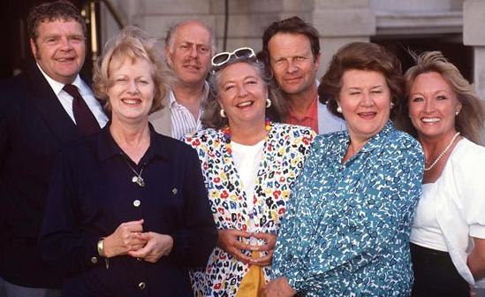 Keeping Up Appearances (1990)