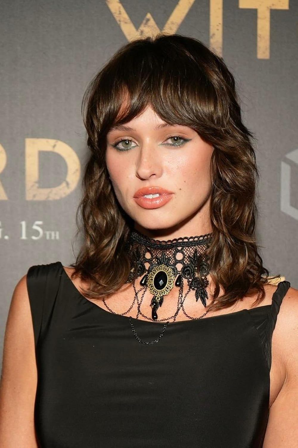 Yalangoch Sofiya Rotaru porno fotosuratlarda becerdin