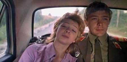 Rus xotinlari uchun uy qurilishi porno onlayn Rus filmi: Ota qizini uyda porno bilan jinsiy aloqada ushlab oldi