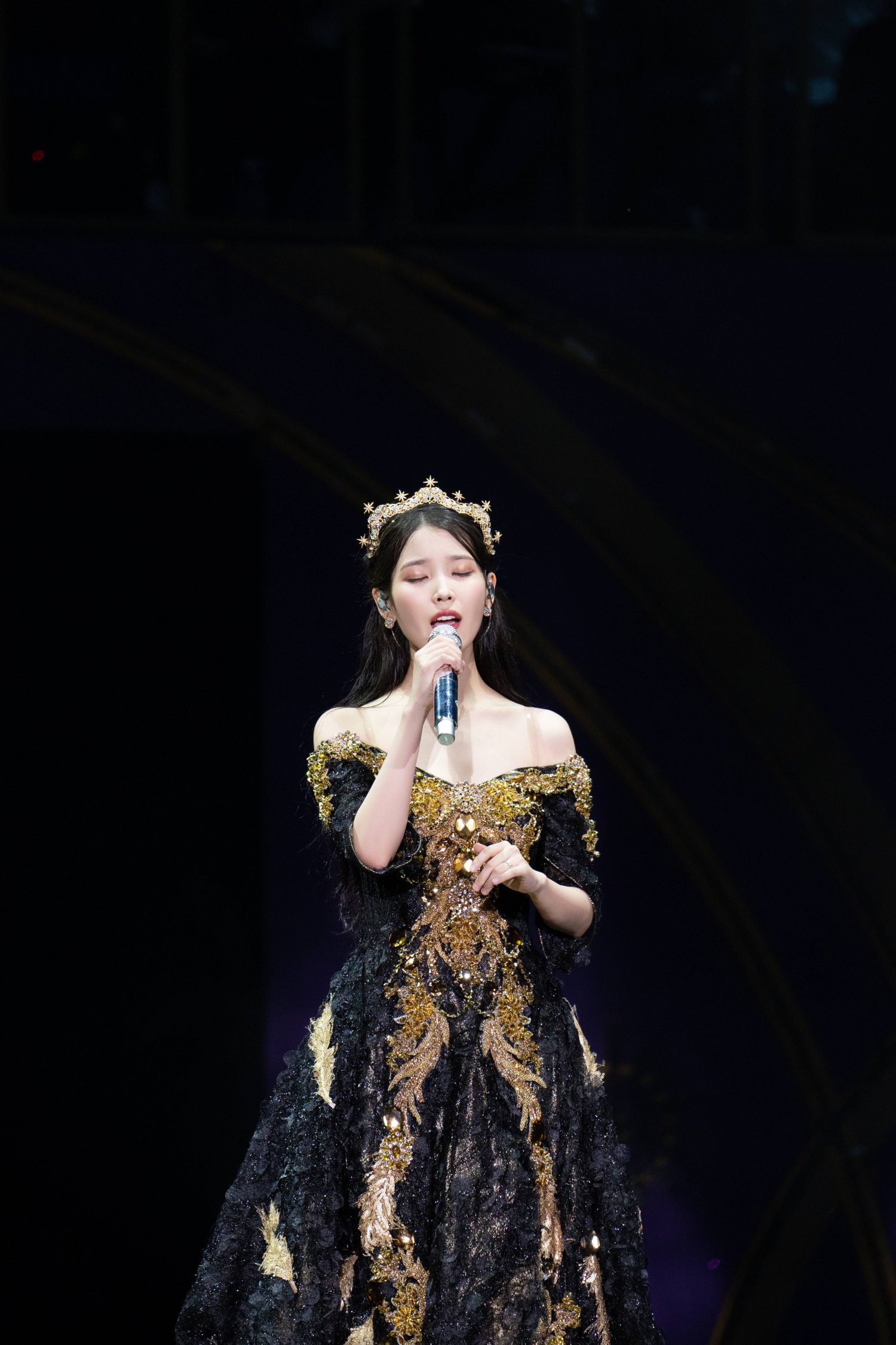 IU Concert: The Golden Hour (2023) - IMDb