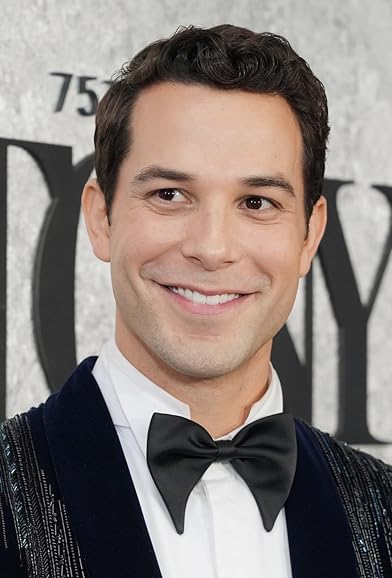 Primary photo for Skylar Astin Primary photo for Skylar Astin