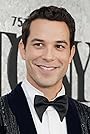 Skylar Astin's primary photo Skylar Astin's primary photo