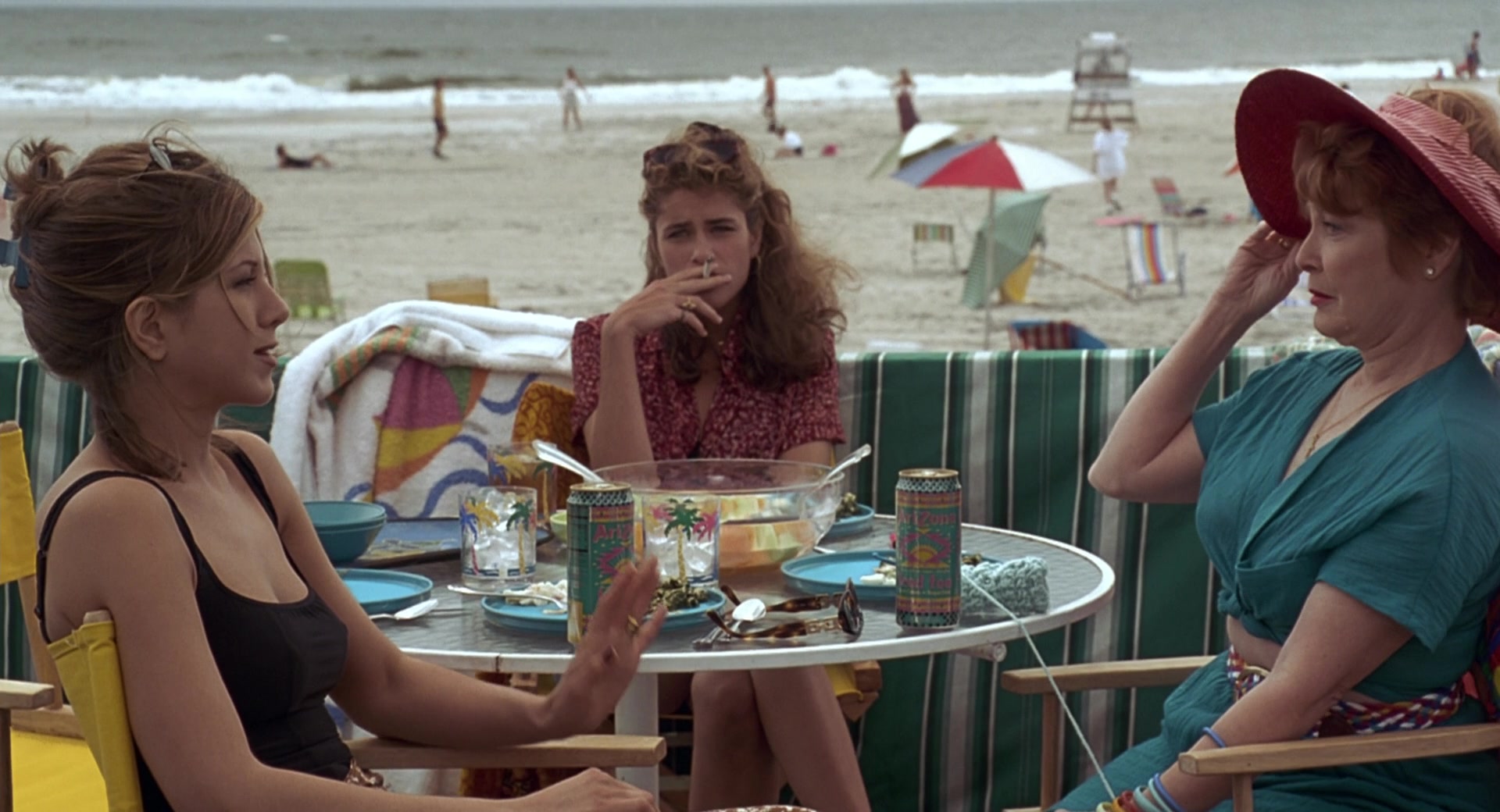 Jennifer Aniston, Amanda Peet, and Anita Gillette in Nosso Tipo de Mulher (1996)