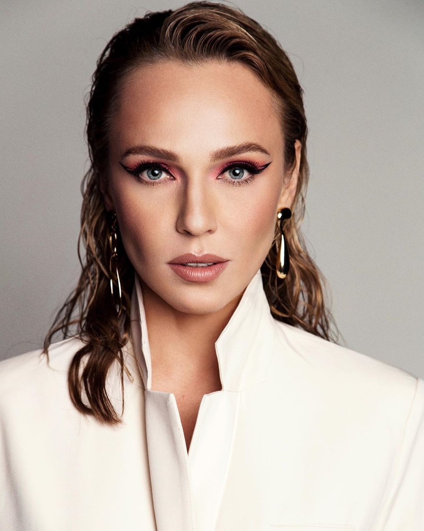 Erkak va ayolning erotik fotosuratlari Silikon muckles porno