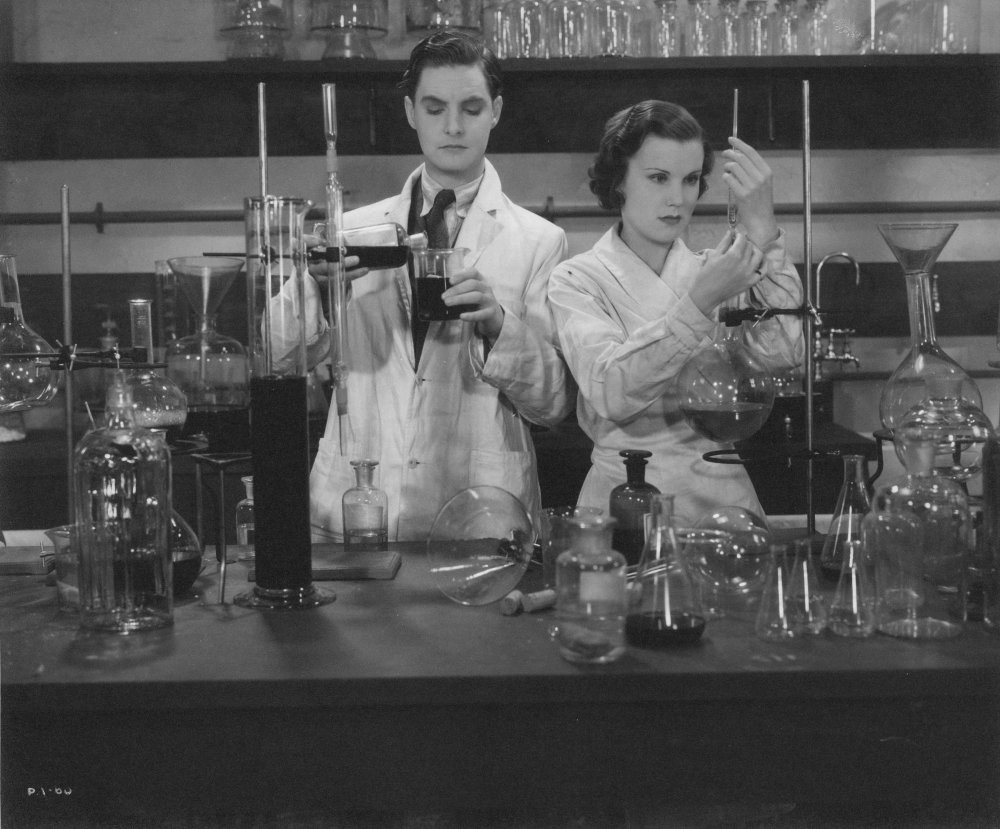 Robert Donat and Merle Oberon in Men of Tomorrow (1932)