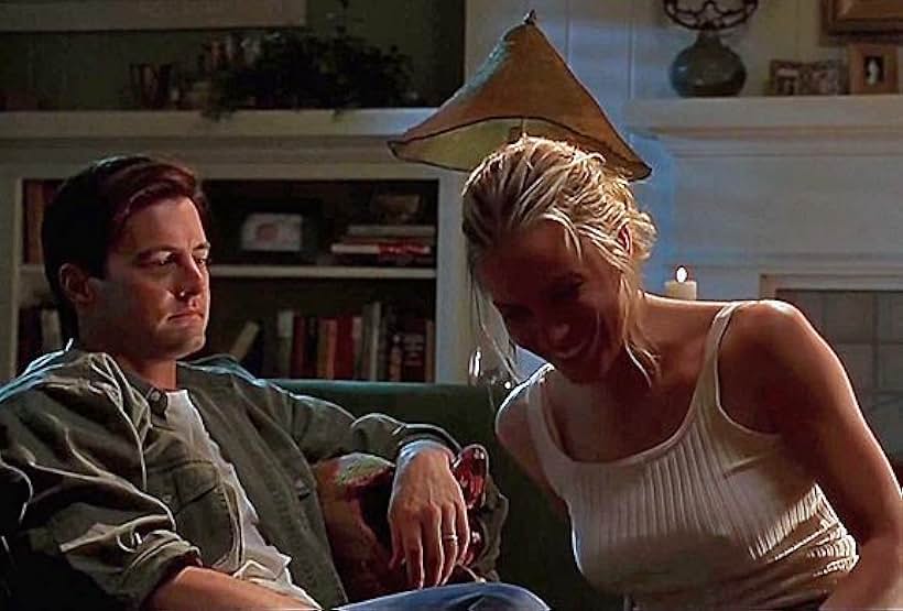 Elisabeth Shue and Kyle MacLachlan in The Trigger Effect (1996)