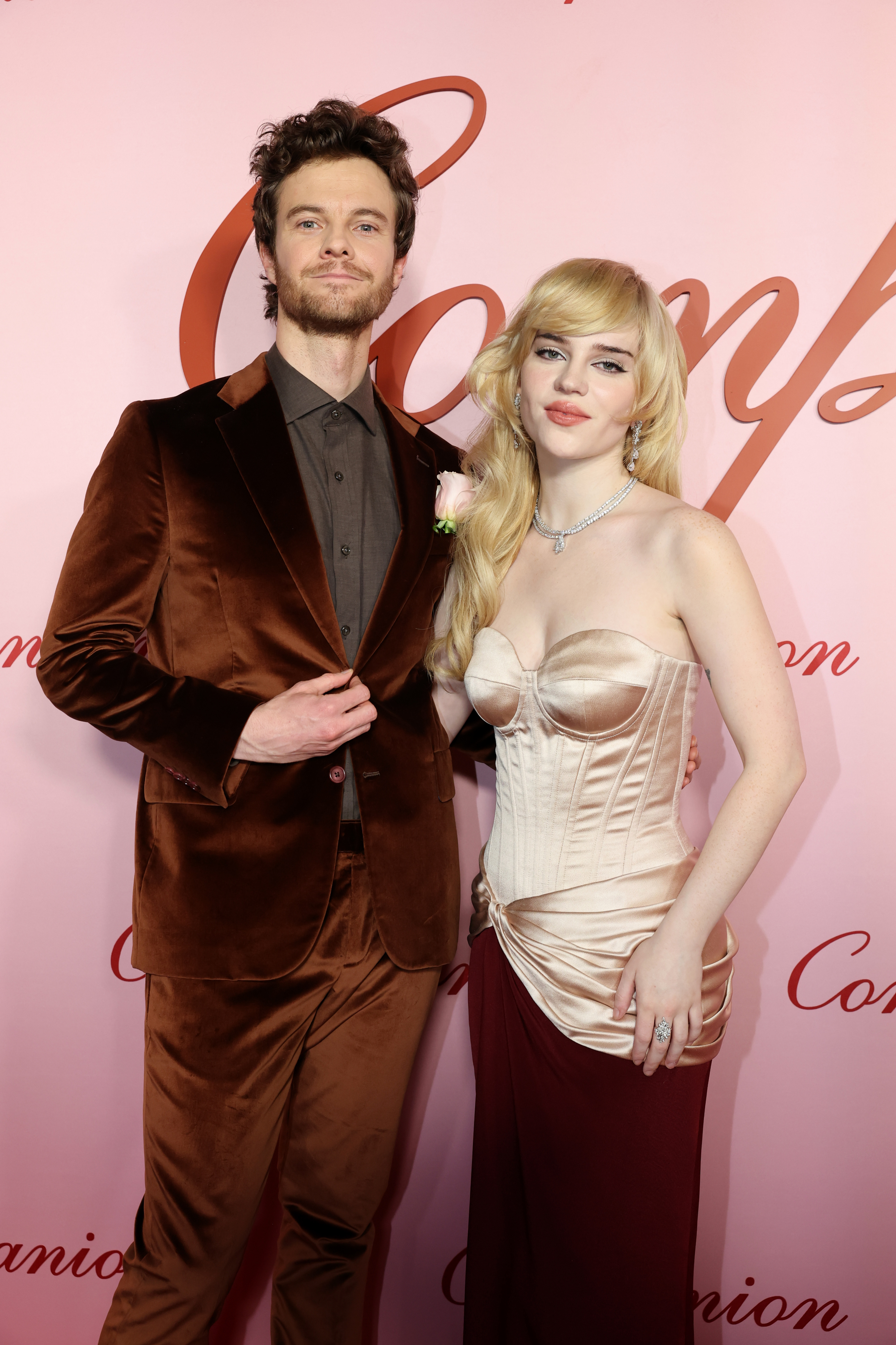 Jack Quaid and Sophie Thatcher at an event for Compañera Perfecta (2025)