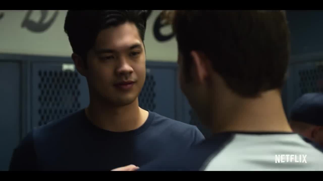 13 причин почему швабра. тимоти гранадерос голый. тайлер из 13 причин. томми дорфман 13 причин почему роль. тайлер даун сцена в туалете 13 пп.