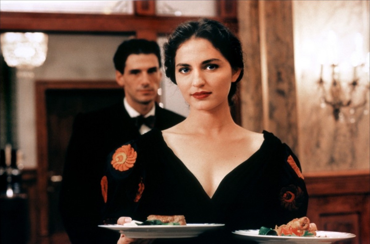 MV5BZGE3NDNiZjktYzgwMi00OTljLWE3MTctMTJk