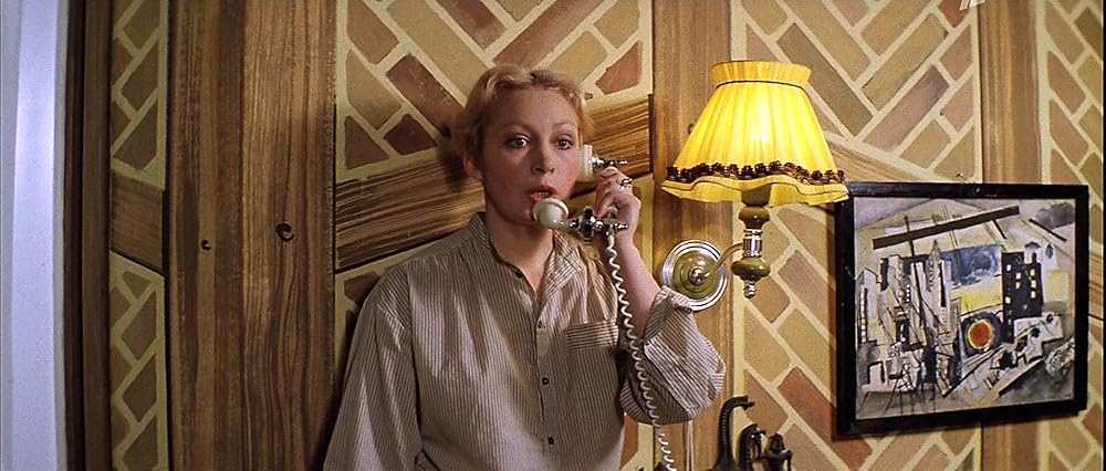 Yozgi Kammings porno Onlayn klubda porno tanlovlar