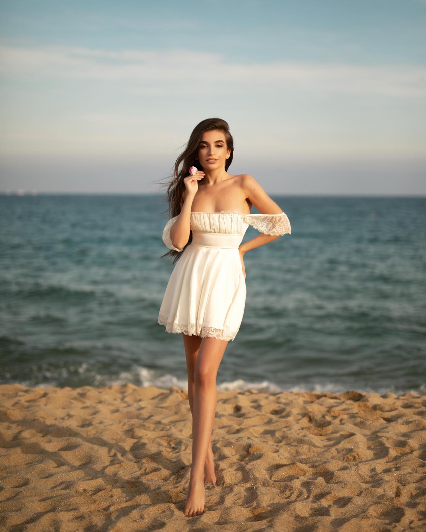 Suv, chaqmoq va momaqaldiroq bilan jinsiy aloqa haqida hazil Rus mushukining fotosurati