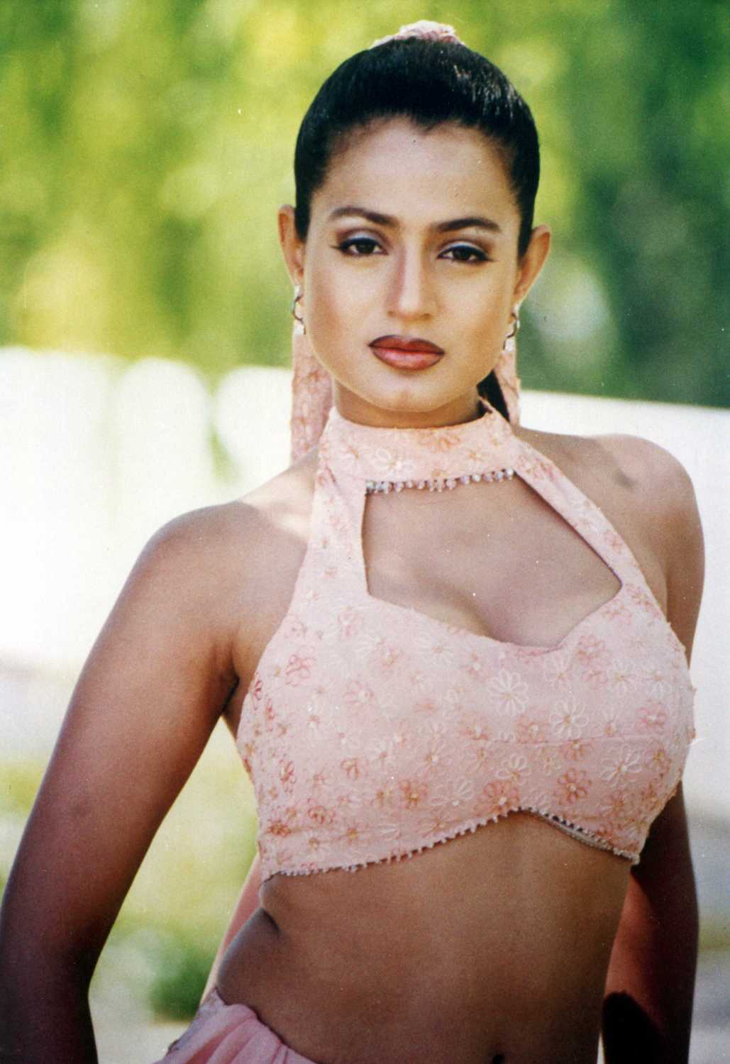 Nudist plyajda seksual yigitlar