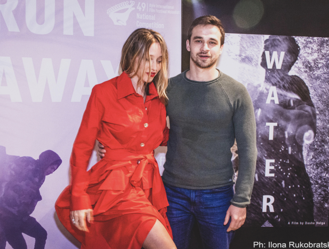 Tukli mushuk bilan qishloq fohishasi