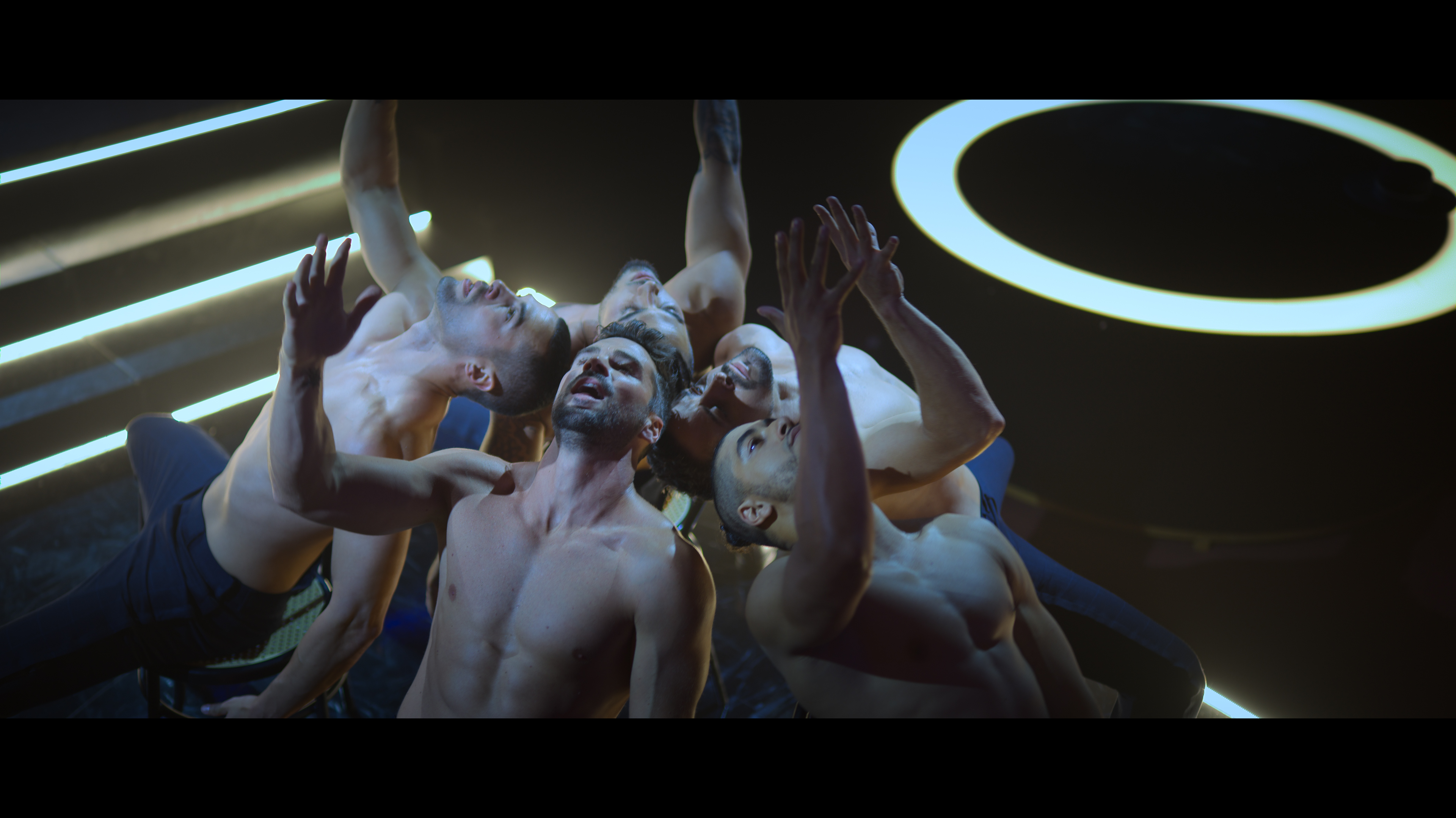 Jinsiy xotin katta Dikga qarashni xohlaydi