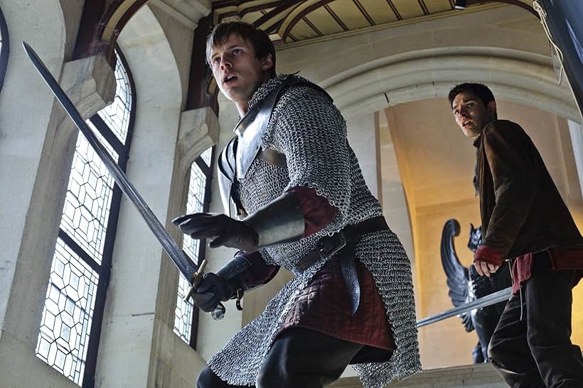 Colin Morgan and Bradley James in As Aventuras de Merlin (2008)