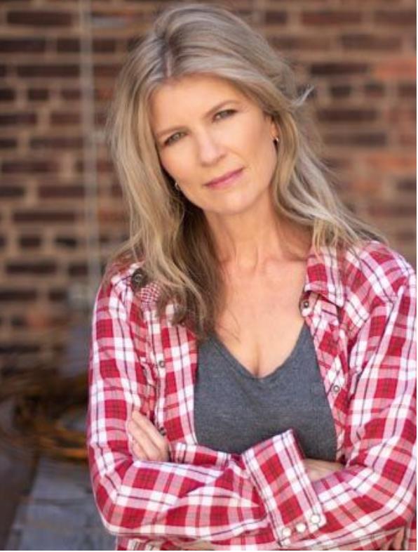 Ozining mushukini yoygan ayolning yalangoch fotosurati Jinsiy qullik haqida porno