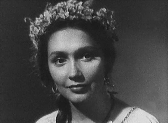 Qiz bir yopishgan Dik off jerks va pushti mushuk sorish