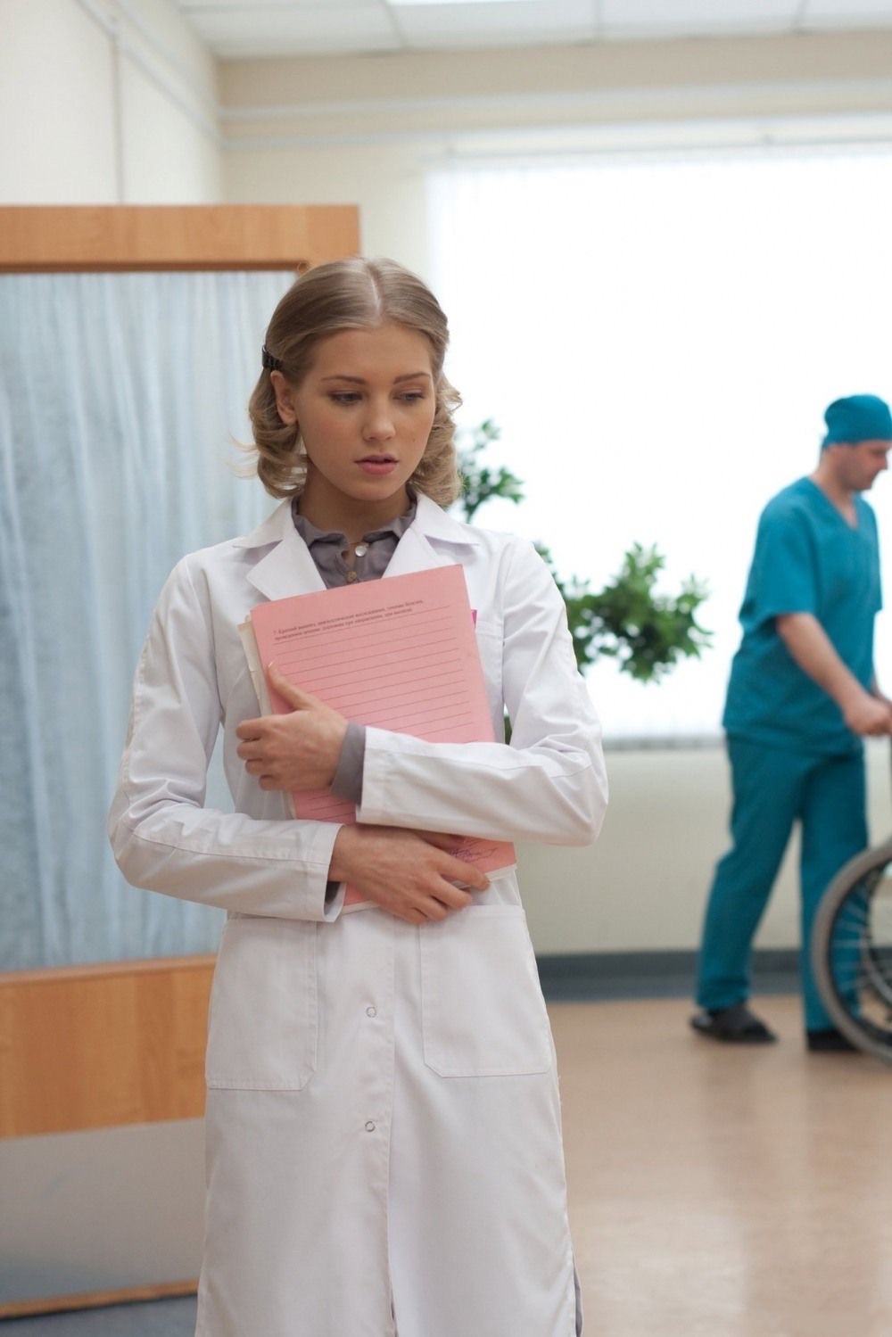 Uyda sut bilan jinsiy aloqa Yaxshi mushuk sizga sharbat beradi