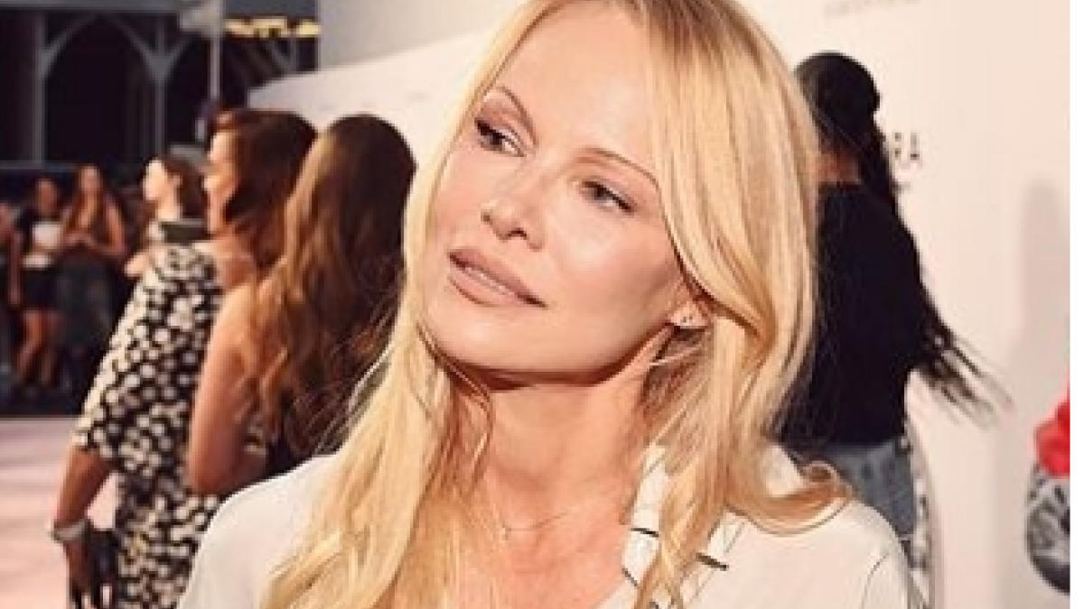 Dushdagi fotosuratda yalangoch kokraklar