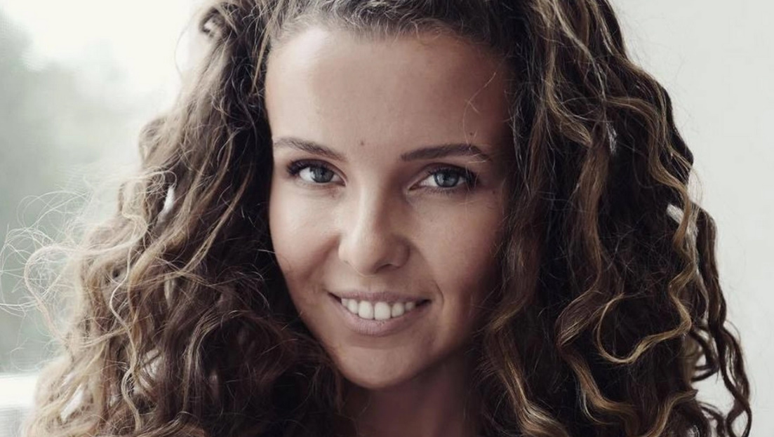 Rus tilida Kamasutra porno onlayn tomosha qilish 4 erkak va bir ayol bilan qattiq jinsiy aloqa