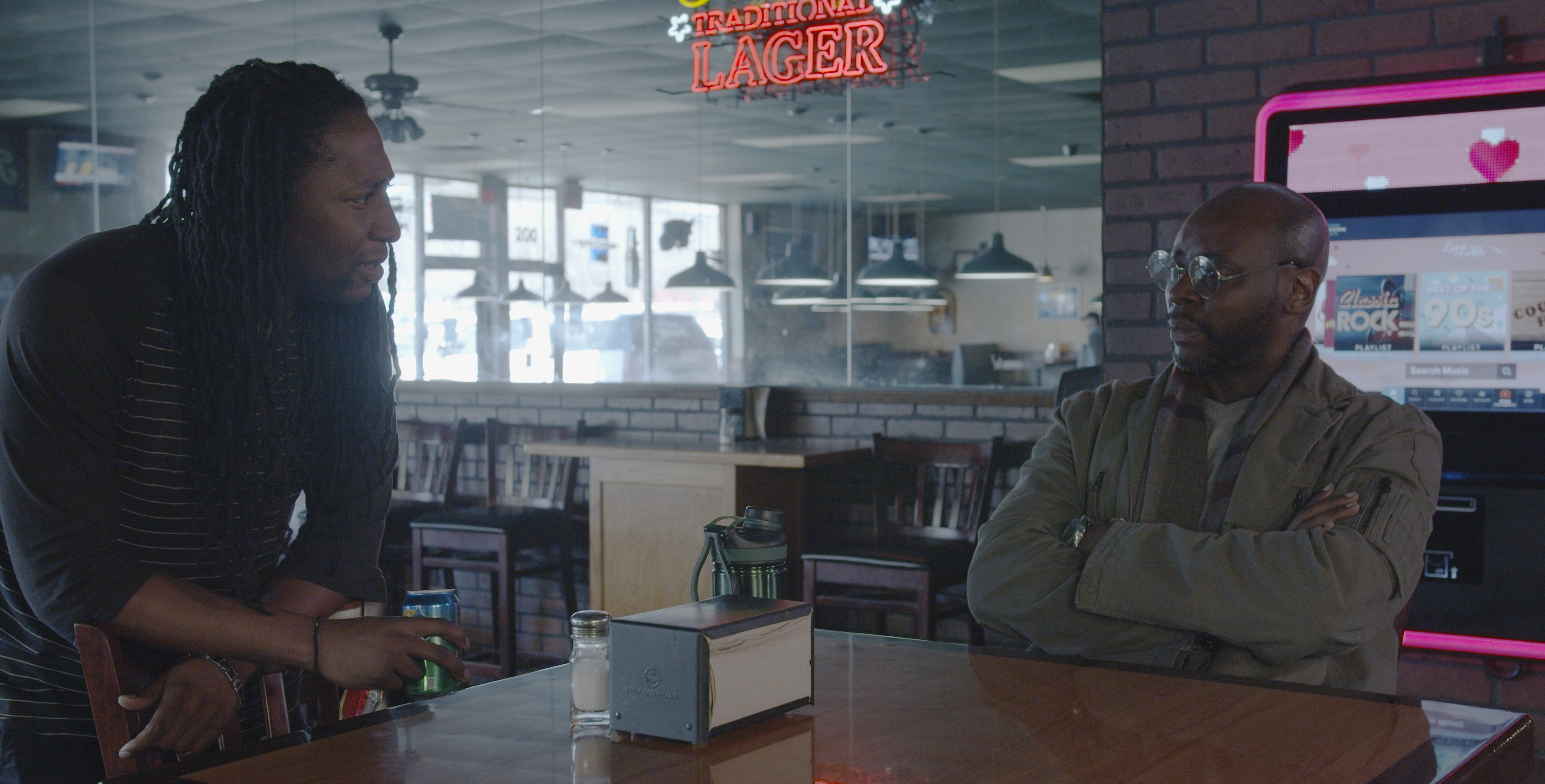 MV5BZWU0MjYyZjYtYjdiZC00ZDRmLWIyNjktYzZm