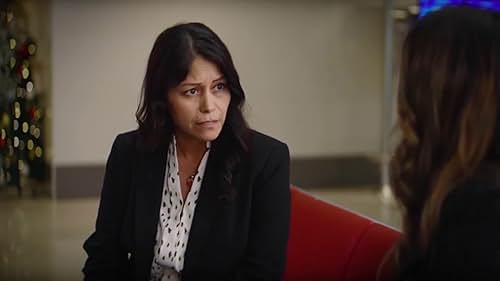 U külotlarini yechib, suratga tushish uchun egildi. Xotin uning yonida uxlaydi va eri sevgilisini sikadi.