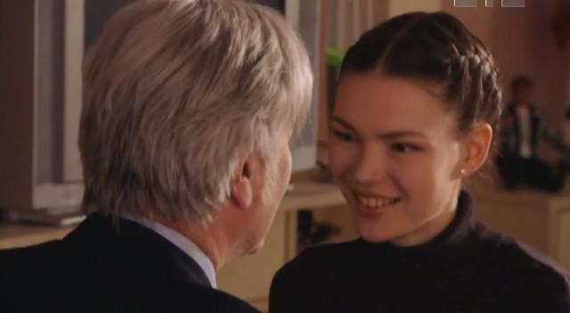 U dugonasini yalashga majbur qildi. Jinsiy olatdagi oqimlar Perm BDSM