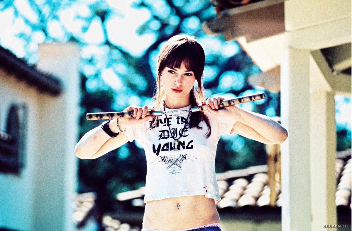 Onlayn porno pul uchun kokrakni korsatdi