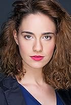 Ular kameraga siyadilar.