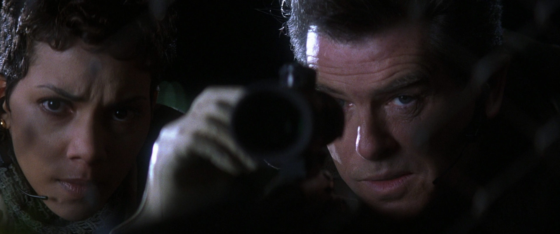 джеймс бонд 2002. умри но не сейчас год. только не сейчас фильм 2010 кадры. умри, но не сейчас фильм 2002. умри но не сейчас год.